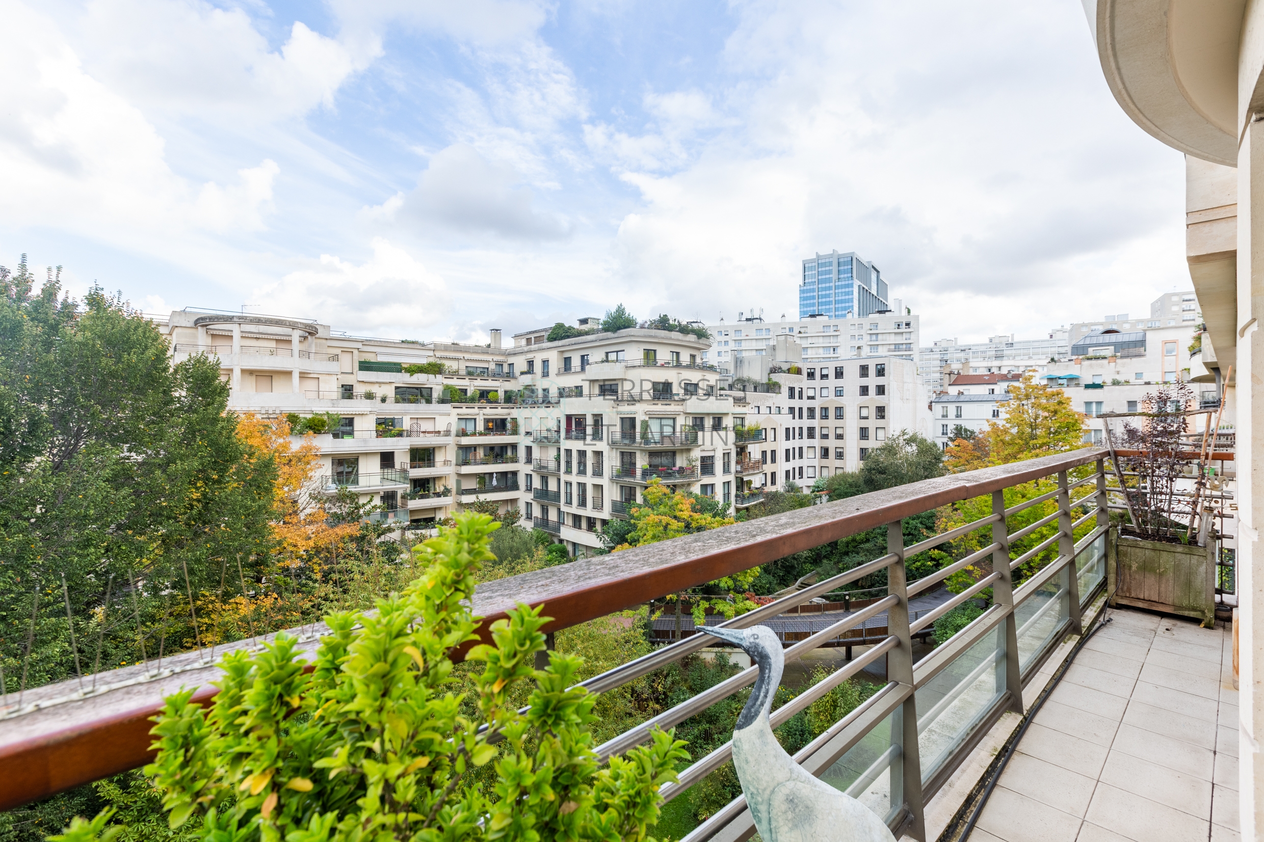 transformez votre ext&eacute;rieur avec notre service d'am&eacute;nagement de terrasse &agrave; levallois. profitez d&rsquo;espaces sur-mesure, esth&eacute;tiques et fonctionnels pour vos moments de d&eacute;tente en plein air.