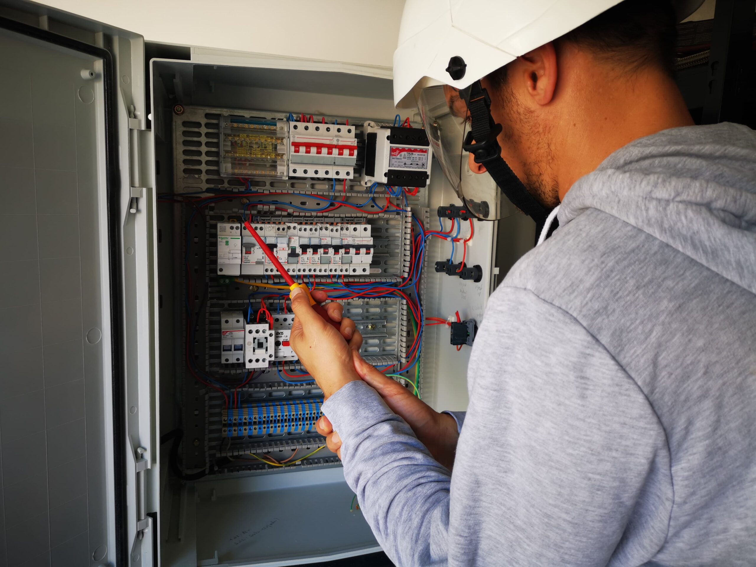 besoin d'un électricien à levallois ? profitez d’un service rapide, professionnel et fiable pour tous vos travaux d’électricité, dépannages et installations. devis gratuit.