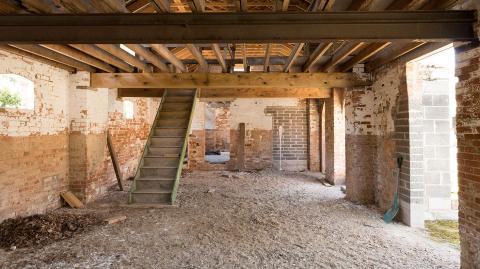 découvrez nos conseils et solutions pour la rénovation de votre maison : travaux, astuces, financement et idées d’aménagement pour transformer votre intérieur ou extérieur.