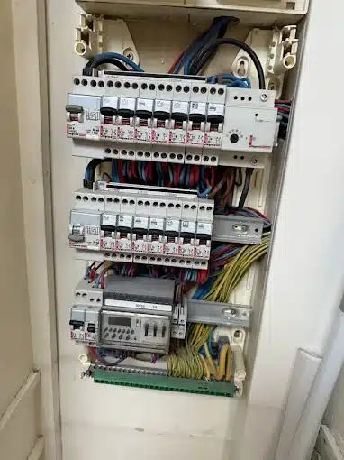 confiez vos travaux de rénovation électrique à levallois à une équipe d’experts. mise aux normes, installation, dépannage : des solutions sûres et rapides pour votre habitation ou local professionnel.