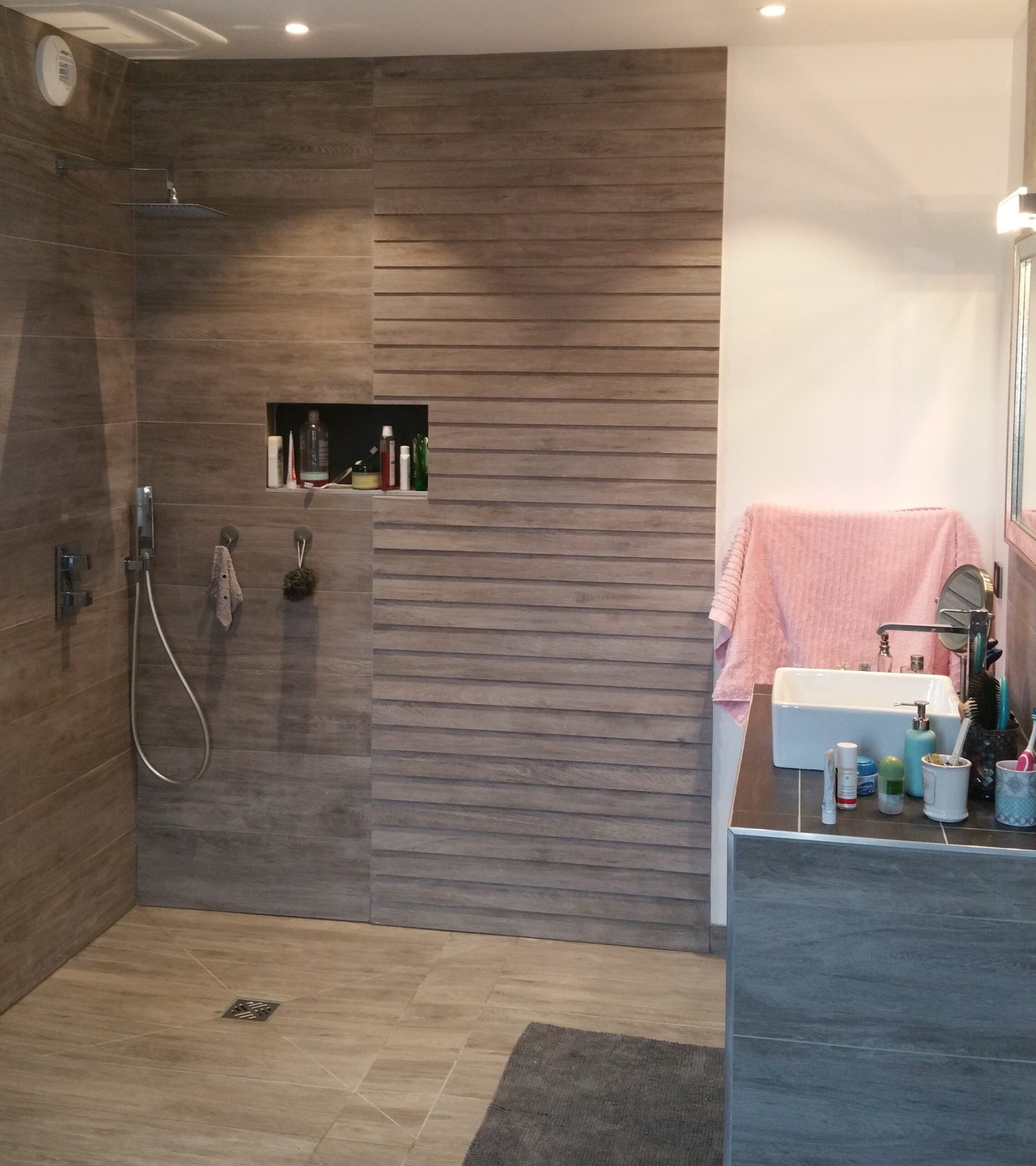 d&eacute;couvrez nos conseils et solutions pour r&eacute;ussir la r&eacute;novation int&eacute;rieure de votre maison ou appartement : astuces d&eacute;co, mat&eacute;riaux tendance, id&eacute;es d&rsquo;am&eacute;nagement et prix indicatifs.