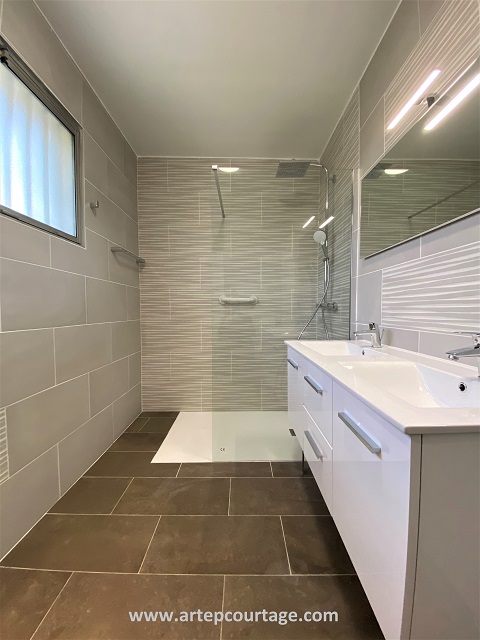 besoin de r&eacute;nover votre salle de bain &agrave; levallois-perret ? profitez de nos services professionnels pour des travaux sur mesure : installation, r&eacute;novation, conseils et devis gratuits.