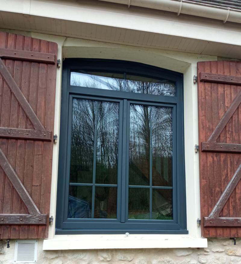 découvrez nos conseils et services professionnels pour la pose de fenêtres : installation sur mesure, choix des matériaux et astuces pour améliorer l'isolation de votre maison.