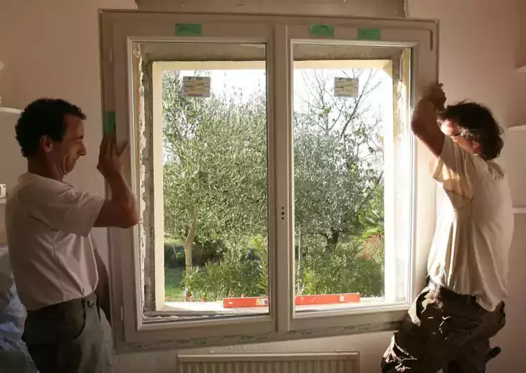 découvrez nos conseils et services professionnels pour la pose de fenêtres : installation, choix des matériaux, astuces d’isolation et devis gratuits pour améliorer votre confort et vos économies d’énergie.